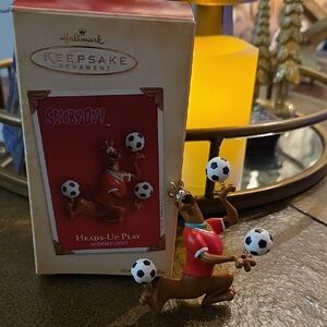 Hallmark Scooby-Doo Juggling Ornament - Red and Brown